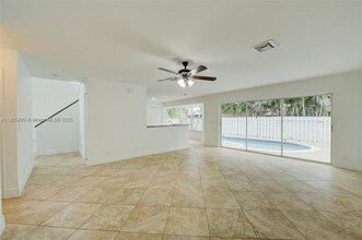 1127 SW 104th Way in Pembroke Pines, FL - Building Photo - Building Photo