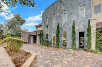 2111 Edgewood Ave in Las Vegas, NV - Building Photo - Building Photo