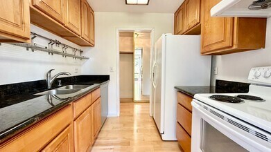 5 Commodore Dr in Emeryville, CA - Building Photo - Building Photo