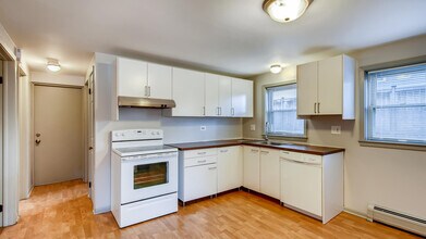 69 E Quincy St in Riverside, IL - Building Photo - Building Photo