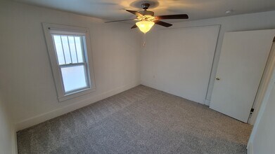 1025 C Ave, Unit 1025 C Ave Unit 2 in Nevada, IA - Foto de edificio - Building Photo