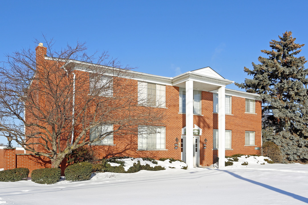 Manhattan Apartments in St. Clair Shores, MI - Building Photo