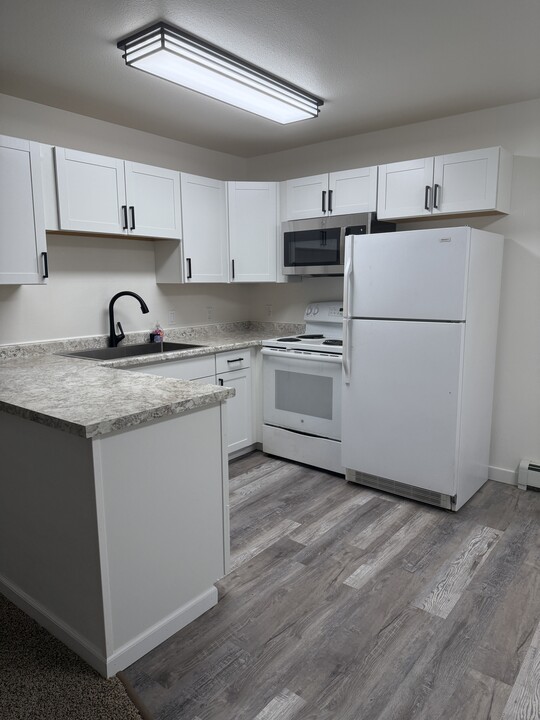 706 Ouida Way, Unit #2 in North Pole, AK - Building Photo