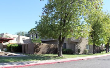 600-830 S Dobson Rd in Mesa, AZ - Foto de edificio - Building Photo