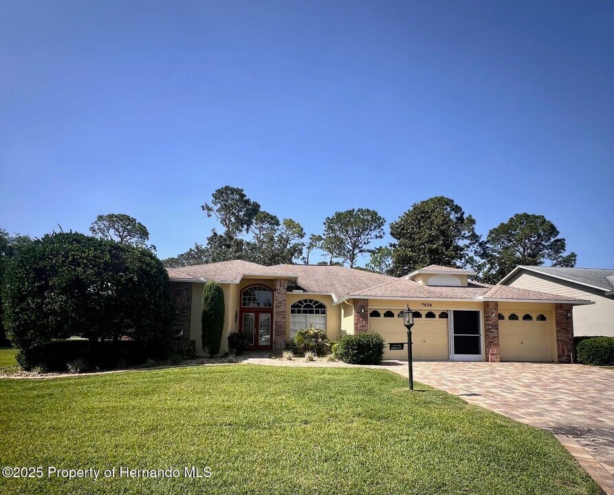 7424 Harvard Hills Pl in Spring Hill, FL - Building Photo