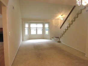 112 Sarahs Grove Ln in Schaumburg, IL - Building Photo - Building Photo