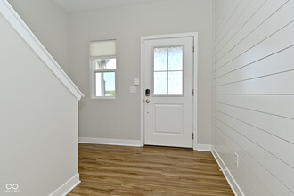 321 Bluestem Ln in Whiteland, IN - Foto de edificio - Building Photo