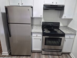 Golden Village Townhomes in Houston, TX - Foto de edificio - Building Photo