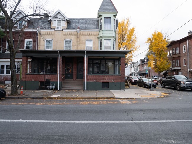 property at 544 N 6th St