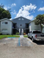 983 Lake Terry Dr in West Palm Beach, FL - Building Photo