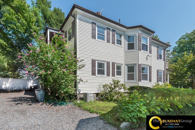 50 Hobson St, Unit 1 in Boston, MA - Building Photo - Building Photo