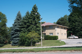 12020 W Bluemound Rd in Wauwatosa, WI - Foto de edificio - Building Photo