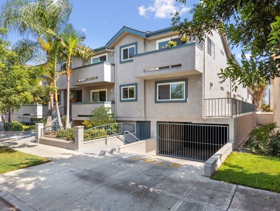 Elmwood Apartments in Burbank, CA - Foto de edificio