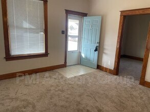 1000 SW College Ave in Topeka, KS - Building Photo - Building Photo