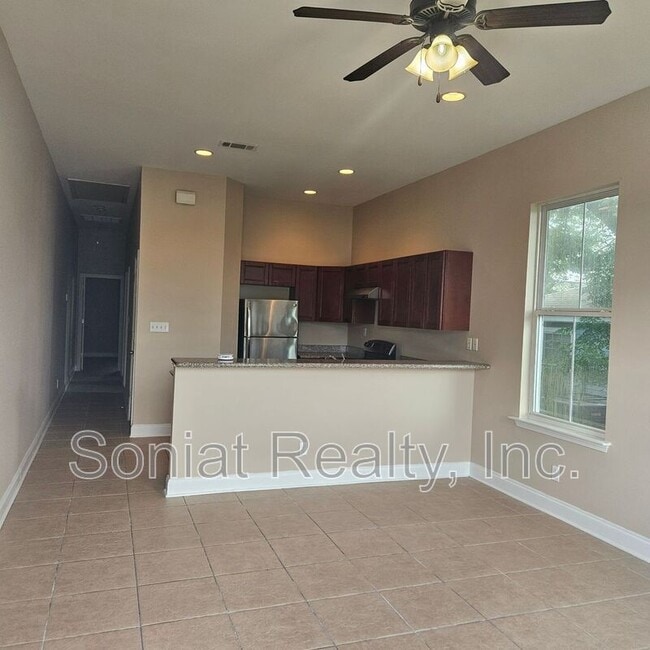 5507 Warrington Dr in New Orleans, LA - Foto de edificio - Building Photo