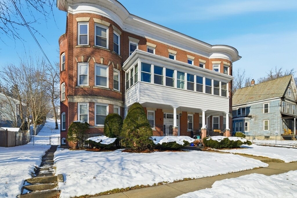 44 Bardwell St in South Hadley, MA - Foto de edificio