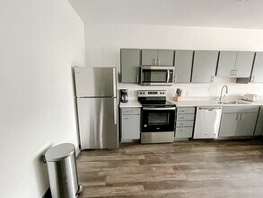 1261 8th St in West Des Moines, IA - Building Photo - Building Photo