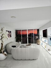 1000 W Island Blvd in Aventura, FL - Building Photo - Building Photo