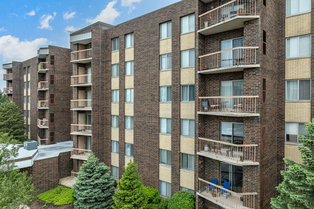 2201 S Grace St in Lombard, IL - Foto de edificio