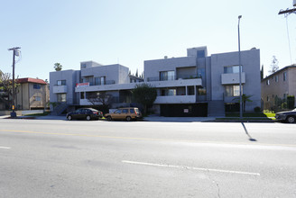 13610 Vanowen St in Van Nuys, CA - Building Photo - Building Photo