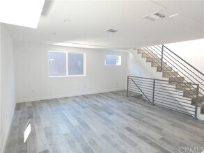 12646 Oxnard St in Los Angeles, CA - Foto de edificio - Building Photo
