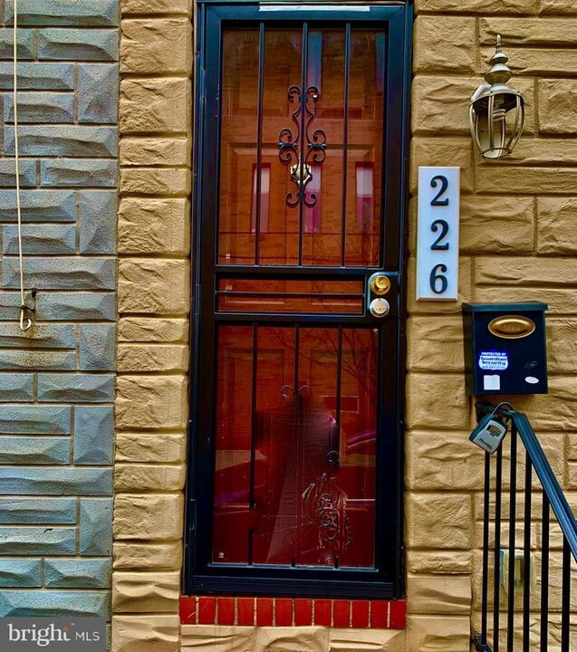 226 N Glover St in Baltimore, MD - Building Photo