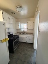 2042 Martin Luther King Jr Ave, Unit 4 in Long Beach, CA - Building Photo - Building Photo
