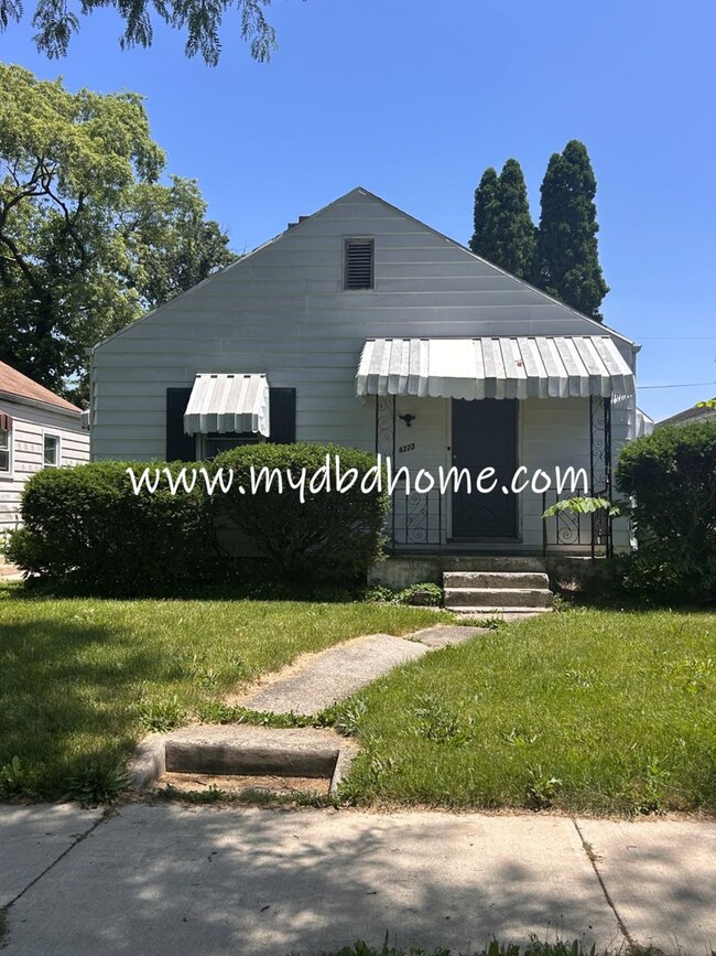property at 4223 Lillie St