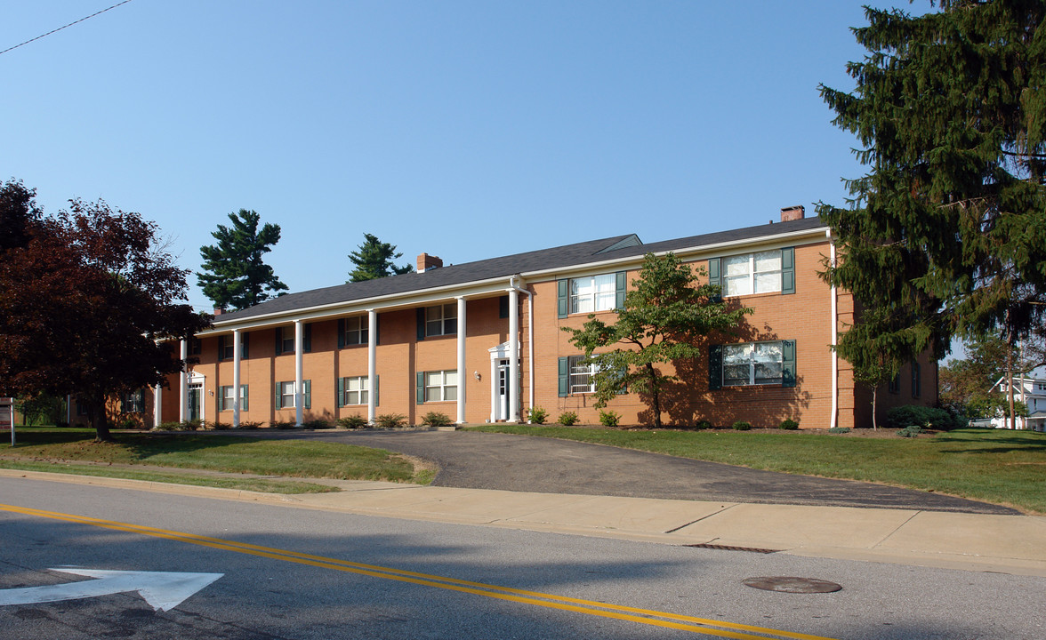 Hillcrest in North Canton, OH - Building Photo