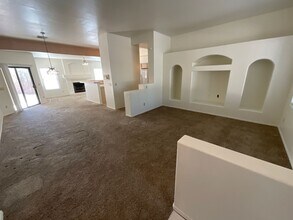 971 S Kinghet Pl in Tucson, AZ - Building Photo - Building Photo
