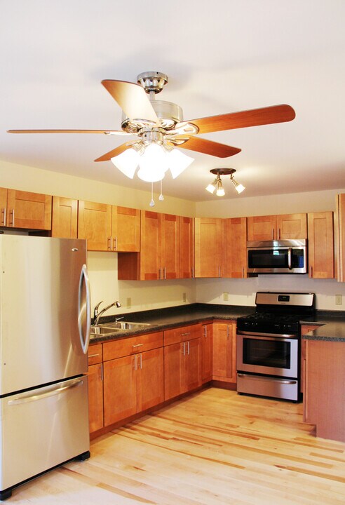 41 Peru St in Burlington, VT - Building Photo