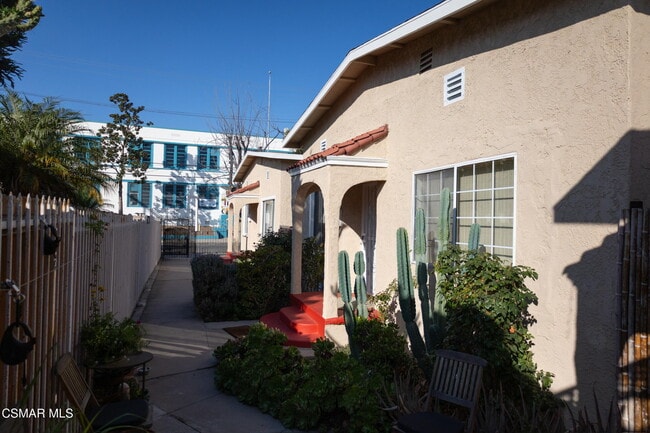 1132 Mariposa Ave in Los Angeles, CA - Building Photo - Building Photo