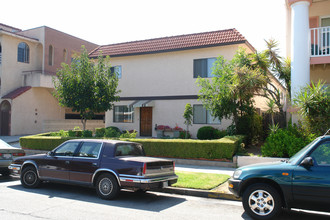 113 S Cedar St in Glendale, CA - Building Photo - Building Photo