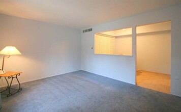 519 Longshore Dr in Ann Arbor, MI - Building Photo - Building Photo
