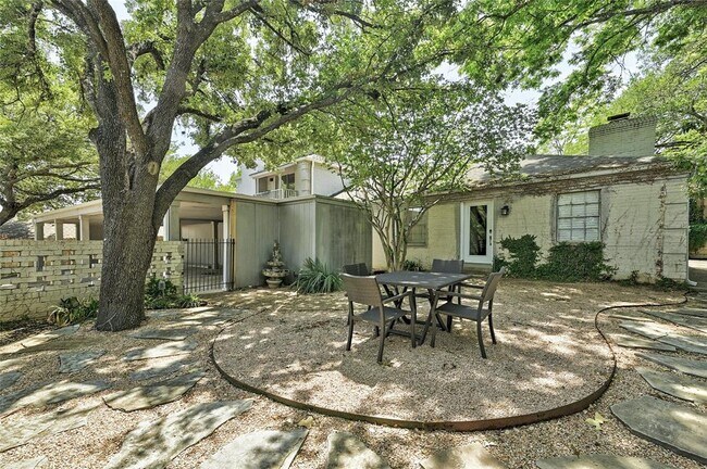 2404 McCall Rd in Austin, TX - Building Photo - Building Photo
