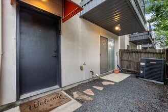 2453 Wentworth St in Houston, TX - Foto de edificio - Building Photo