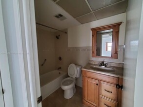 8280 Sunrise Lakes Blvd in Sunrise, FL - Building Photo - Building Photo