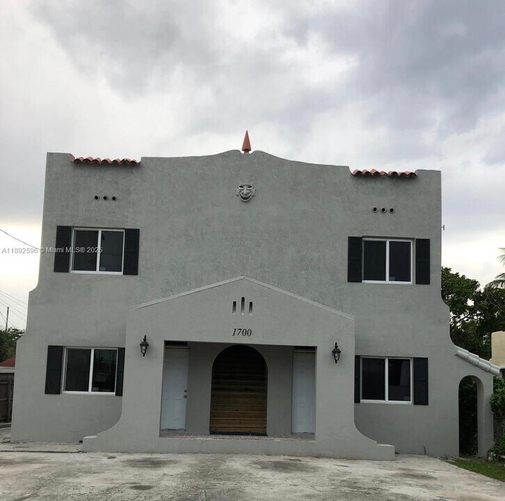 1700 NW 22nd Ct in Miami, FL - Foto de edificio