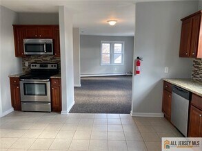97 Ford Ave-Unit -#2 in Fords, NJ - Foto de edificio - Building Photo