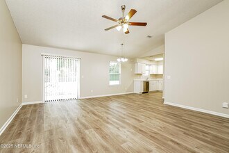 1878 Shannon Lake Dr in Middleburg, FL - Building Photo - Building Photo