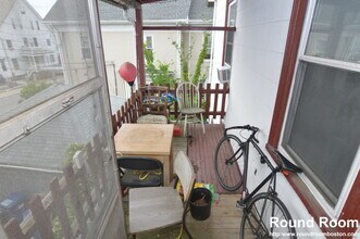 32 Linden St, Unit 2 in Boston, MA - Building Photo - Building Photo