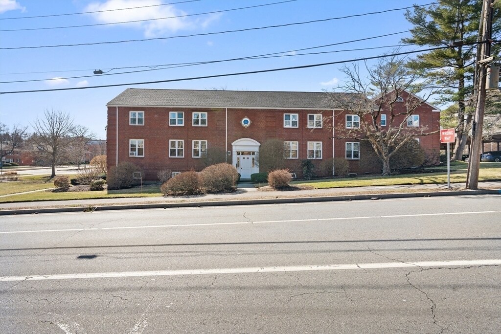130 Boylston St in Newton, MA - Building Photo