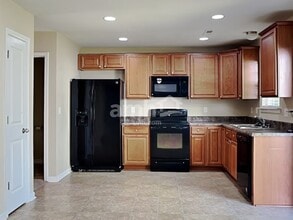 129 Midwood Rd in Travelers Rest, SC - Foto de edificio - Building Photo