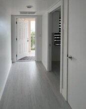 2202 S Cypress Bend Dr, Unit Gorgeous and spacious in Pompano Beach, FL - Building Photo - Building Photo