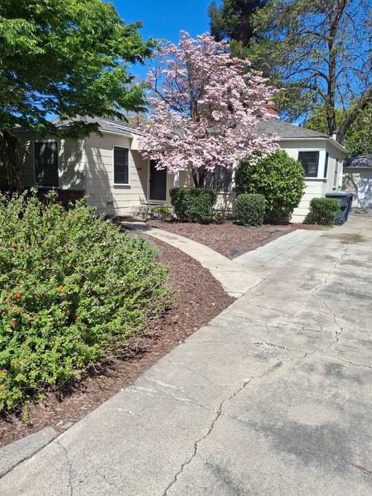 617 Swanston Dr in Sacramento, CA - Building Photo