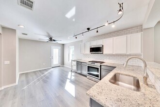 5609 Silver Screen Dr in Austin, TX - Building Photo - Building Photo