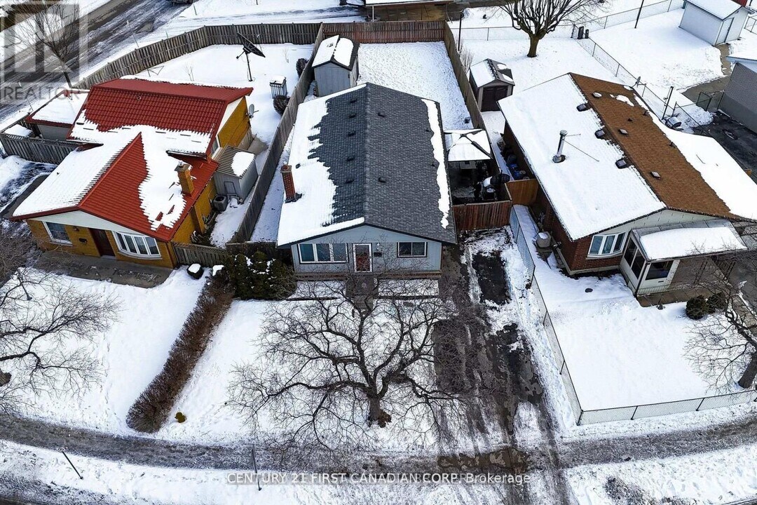 62 Wexford Ave in London, ON - Building Photo