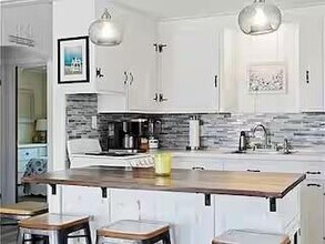 10 Stanton Ave in Narragansett, RI - Building Photo - Building Photo