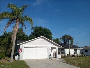 159 SE Santa Barbara Pl in Cape Coral, FL - Foto de edificio - Building Photo