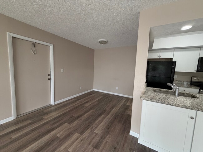 766 NW Fork Rd in Stuart, FL - Foto de edificio - Building Photo